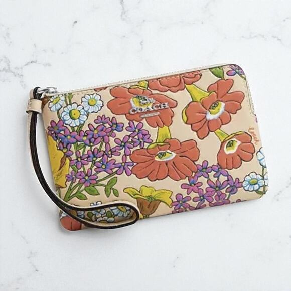 Coach Corner Zip Wristlet With Floral Print in Ivory Leather CR946 - Picture 1 of 3